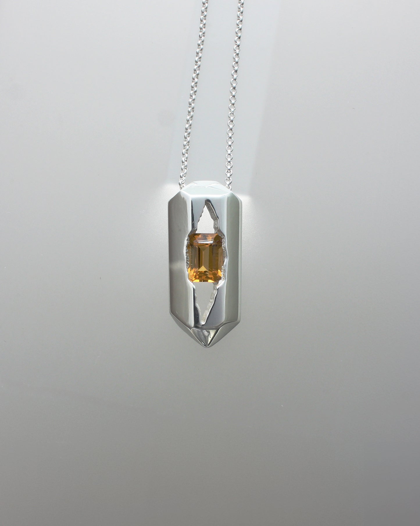 STONE D. SUSPENSION NECKLACE