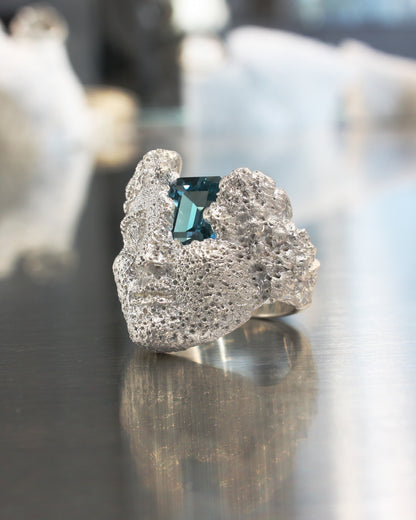 IDOL NEBULA RING - Sterling Silver / Blue Topaz