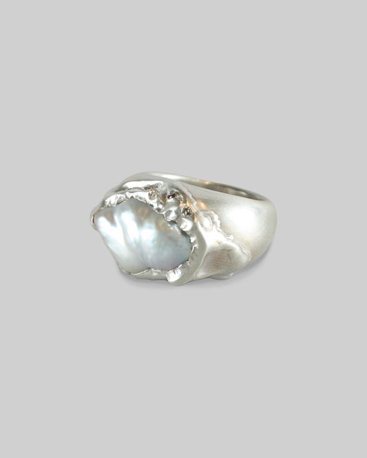 Pearl Chunky Ring with Diamonds