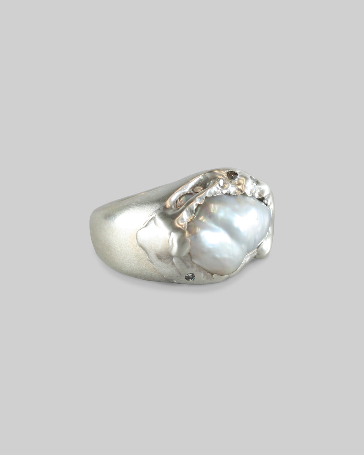 Pearl Chunky Ring with Diamonds