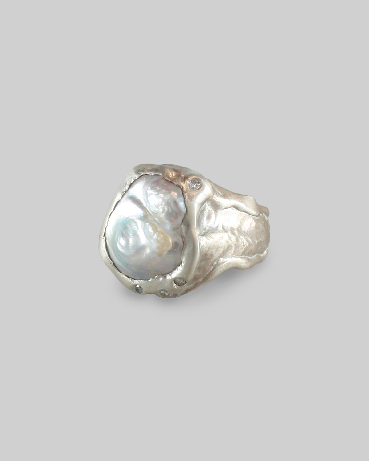 Pearl Ring with Diamonds