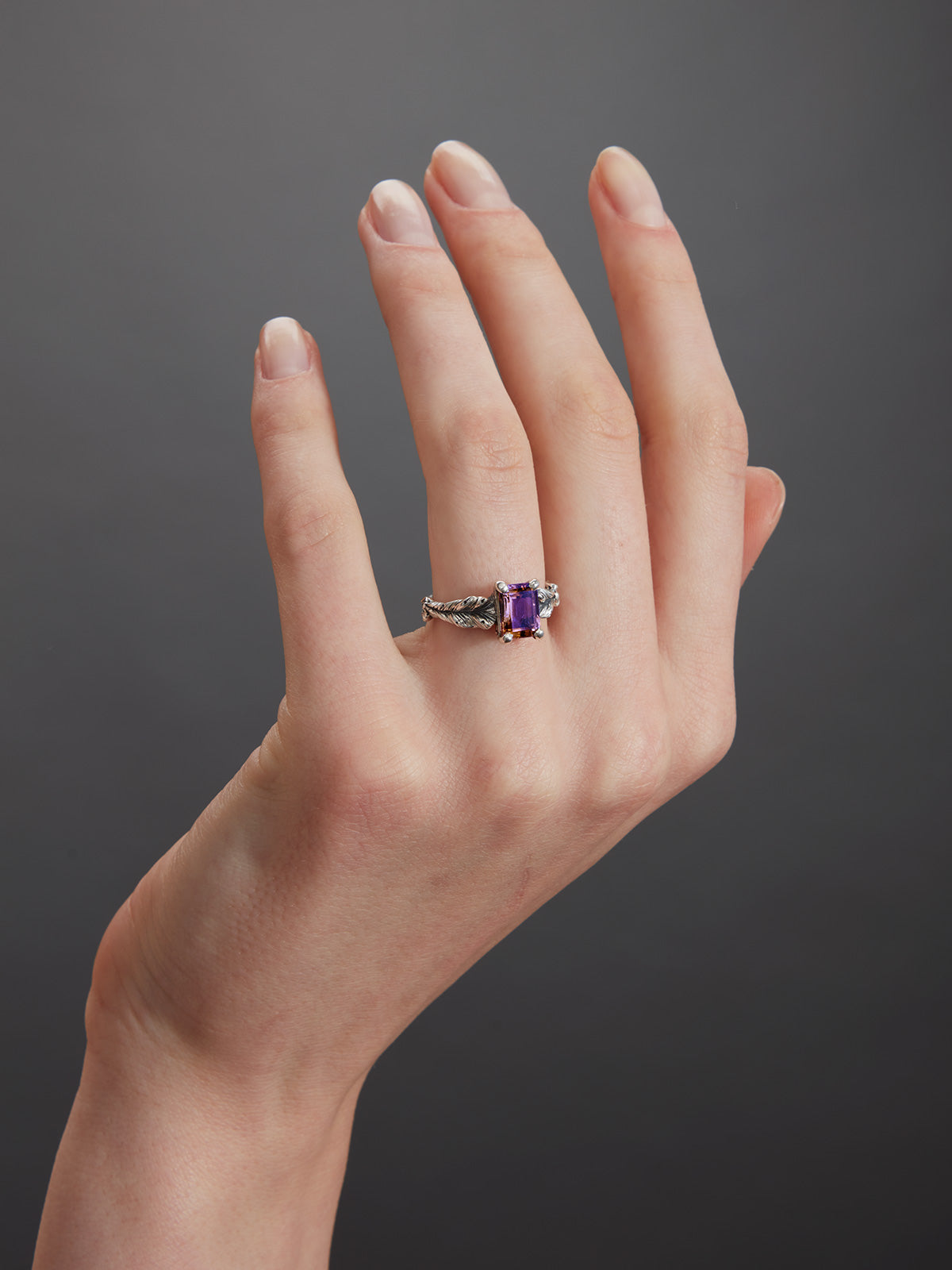Flora Solitario - Amethyst