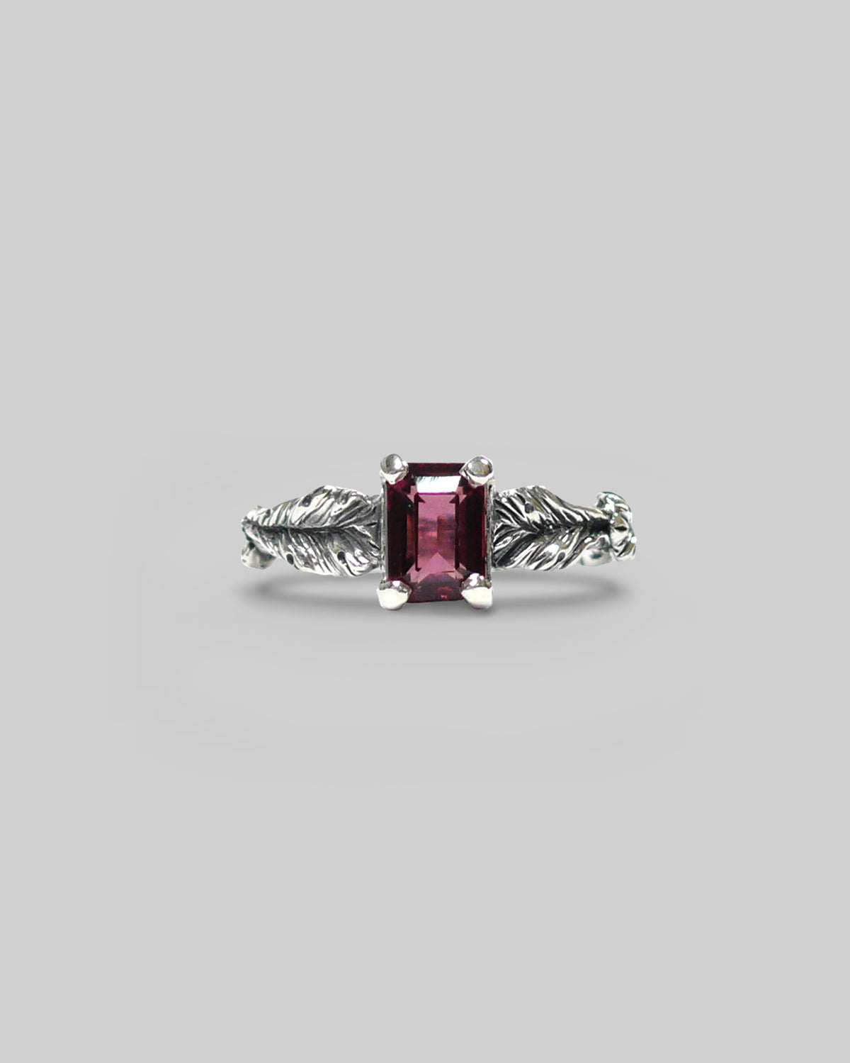 Flora Solitario - Rhodolite Garnet