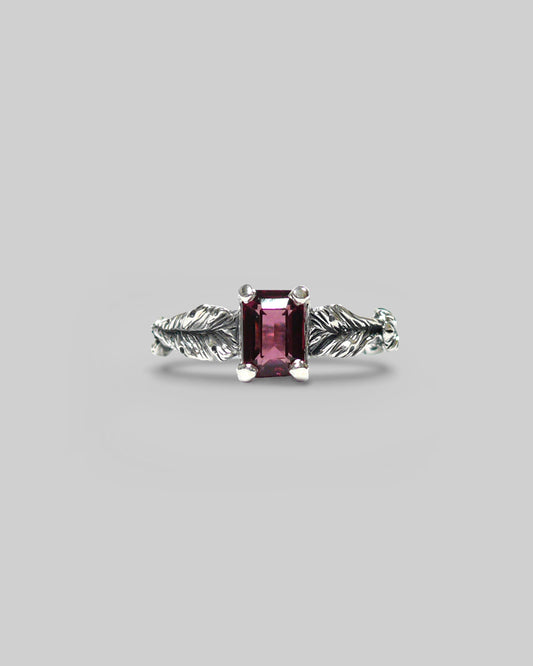 Flora Solitario - Rhodolite Garnet