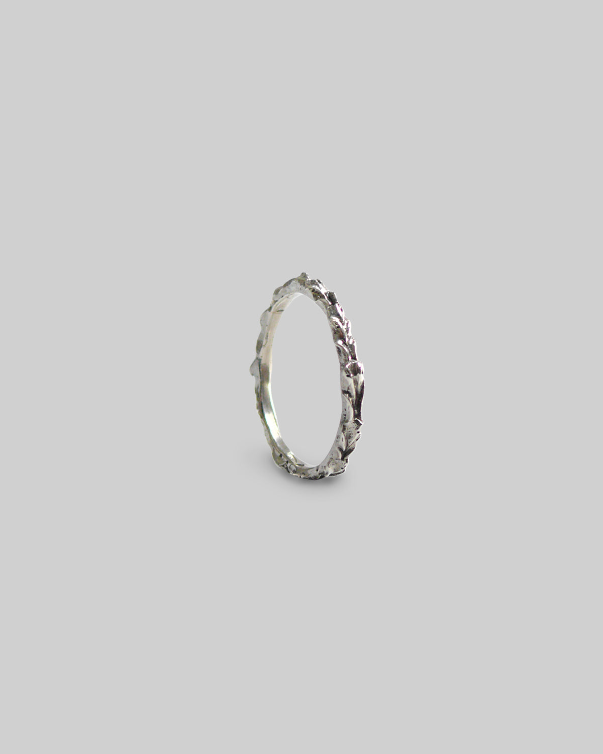 Micro Acanthus Ring Band