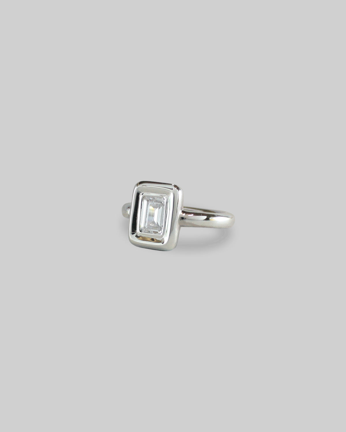 Olympia Solitario - White