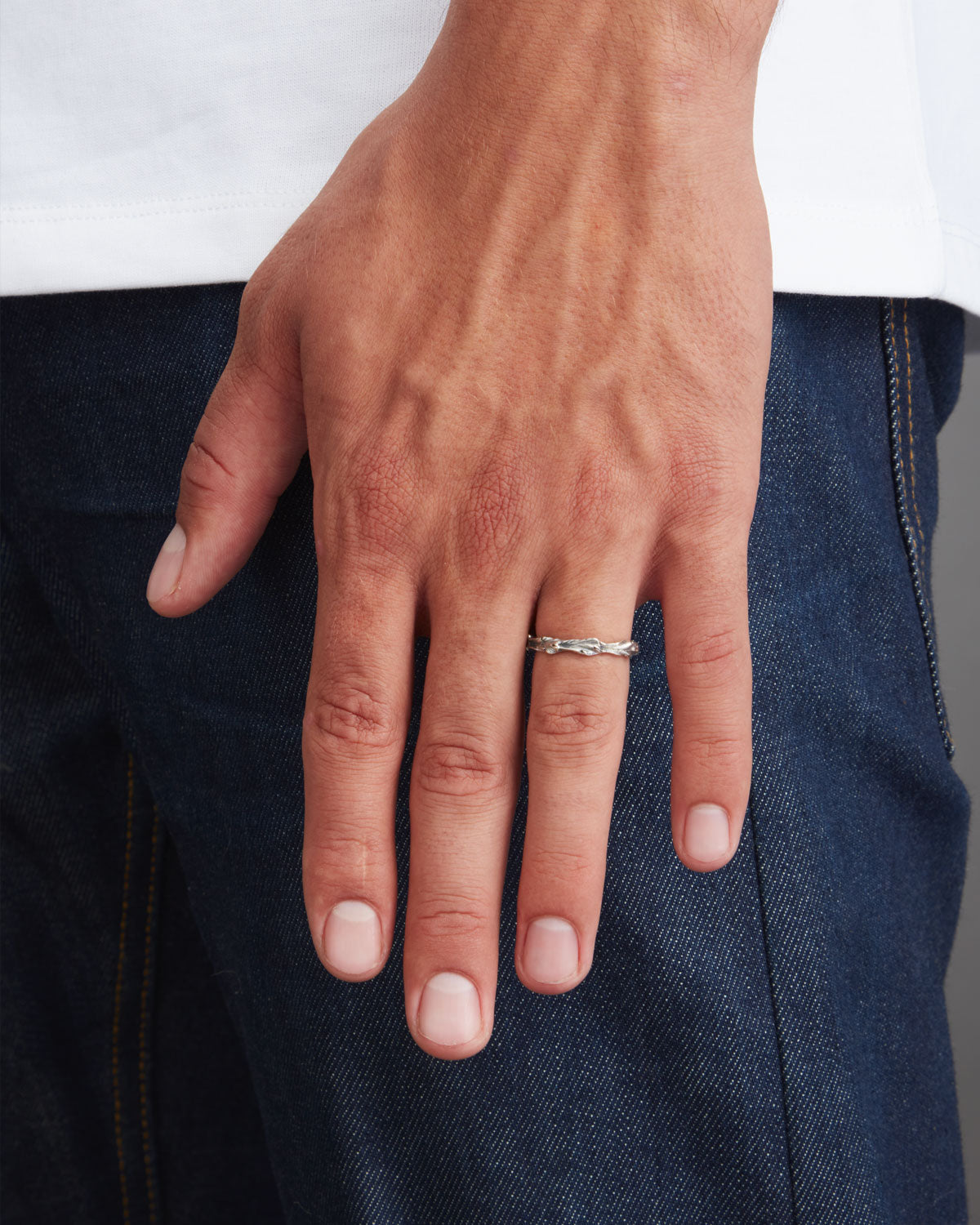 Tiny Acanthus Ring Band